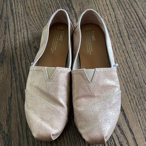 Women’s size 10 Toms